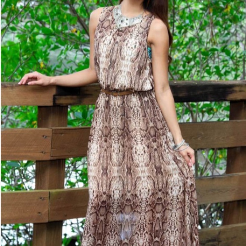 Snake print resort dress. - Picture 2 of 2